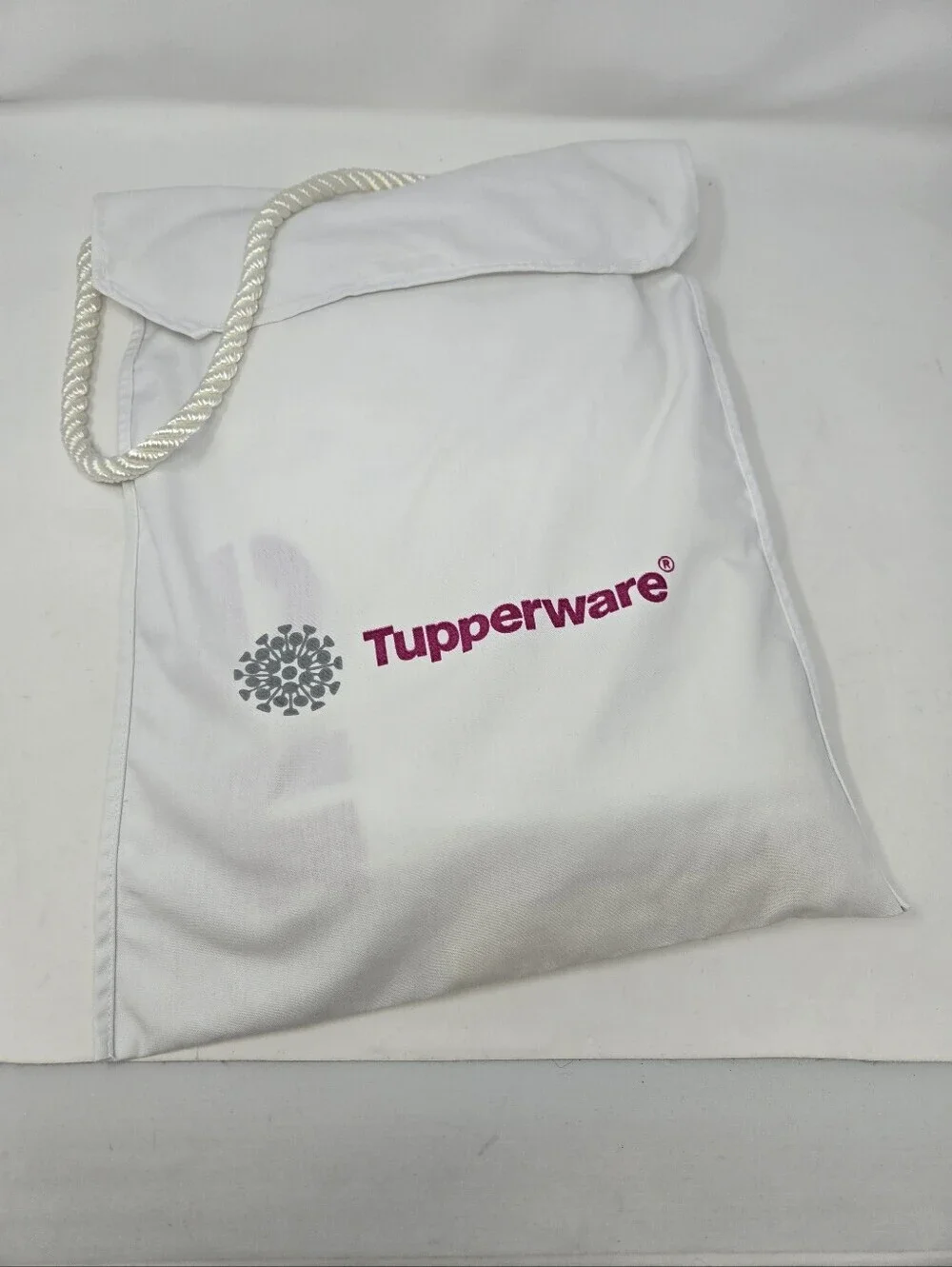 VINTAGE NOS TUPPERWARE WHITE BEACH TOWEL WITH STAKES OUTDOOR VACATION TRAVEL